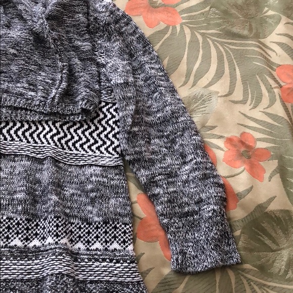 Cable & Gauge. Black + white knit sweater. Size M - Picture 2 of 7